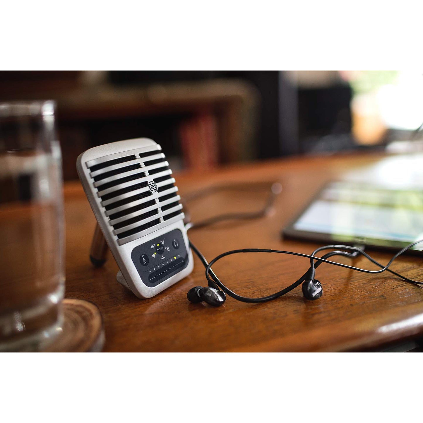 Shure MV51 Digital Large-Diaphragm Condenser Microphone with USB, Lightning and USB-C Cables - 5 DSP Preset Modes (Speech, Singing, Flat, Acoustic Instrument, Loud)