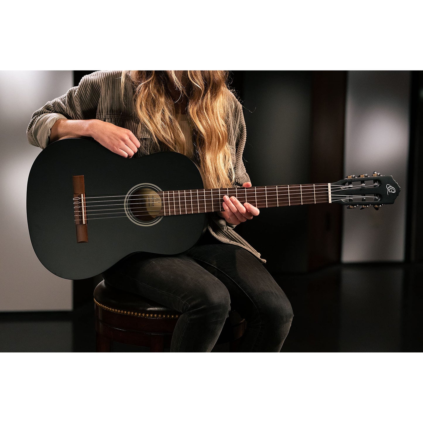 Ortega Guitars 6 String Student Series Full Size Nylon Classical Guitar, Right (RST5MBK)